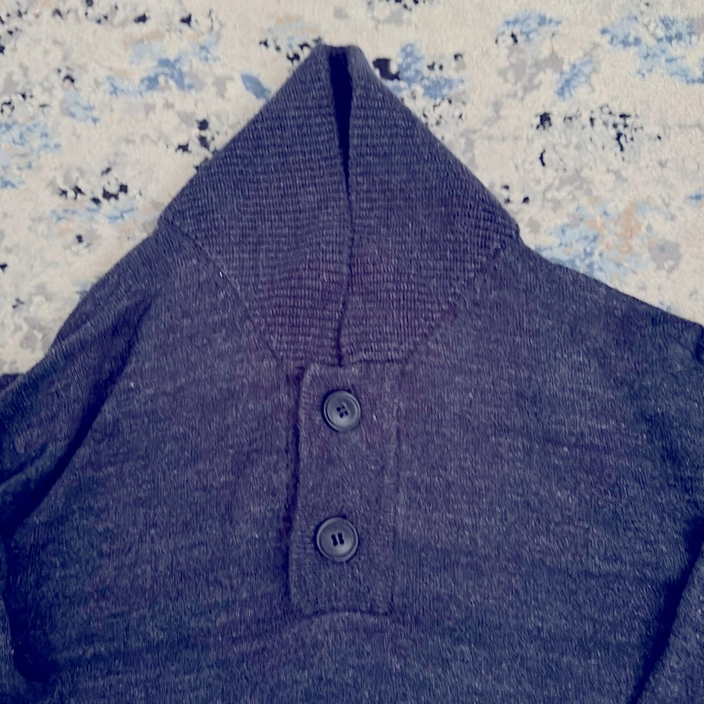 Small J.CREW 100% cotton. NWOT BLUE AND WHOTE BORND WITH TWO BUTTONS ON NECK